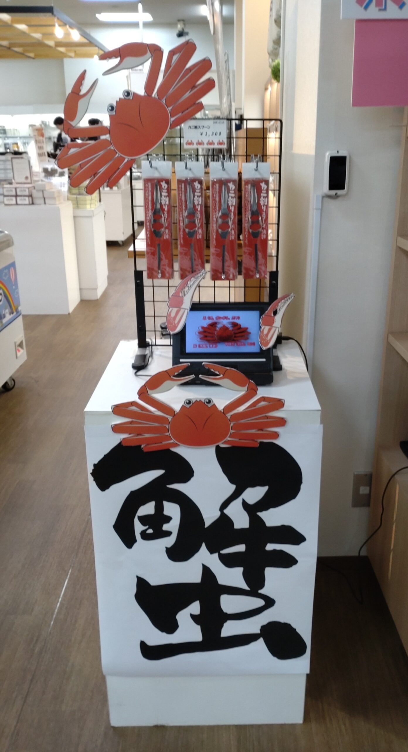 燕三条のカニ割りスプーンで旬を味わい尽くす | 日本メタルワークス